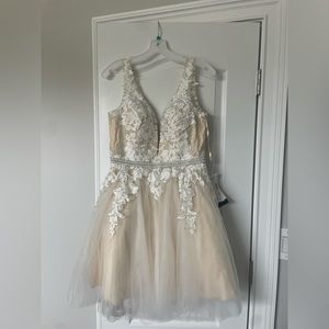 Prom/ Junior bridesmaid dress. Size 10. Made by Dave and Johnny.